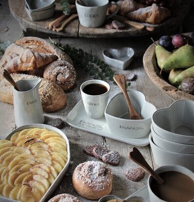 Kärlek & Fika Hjärtskål från Majas Cottage på fikabord