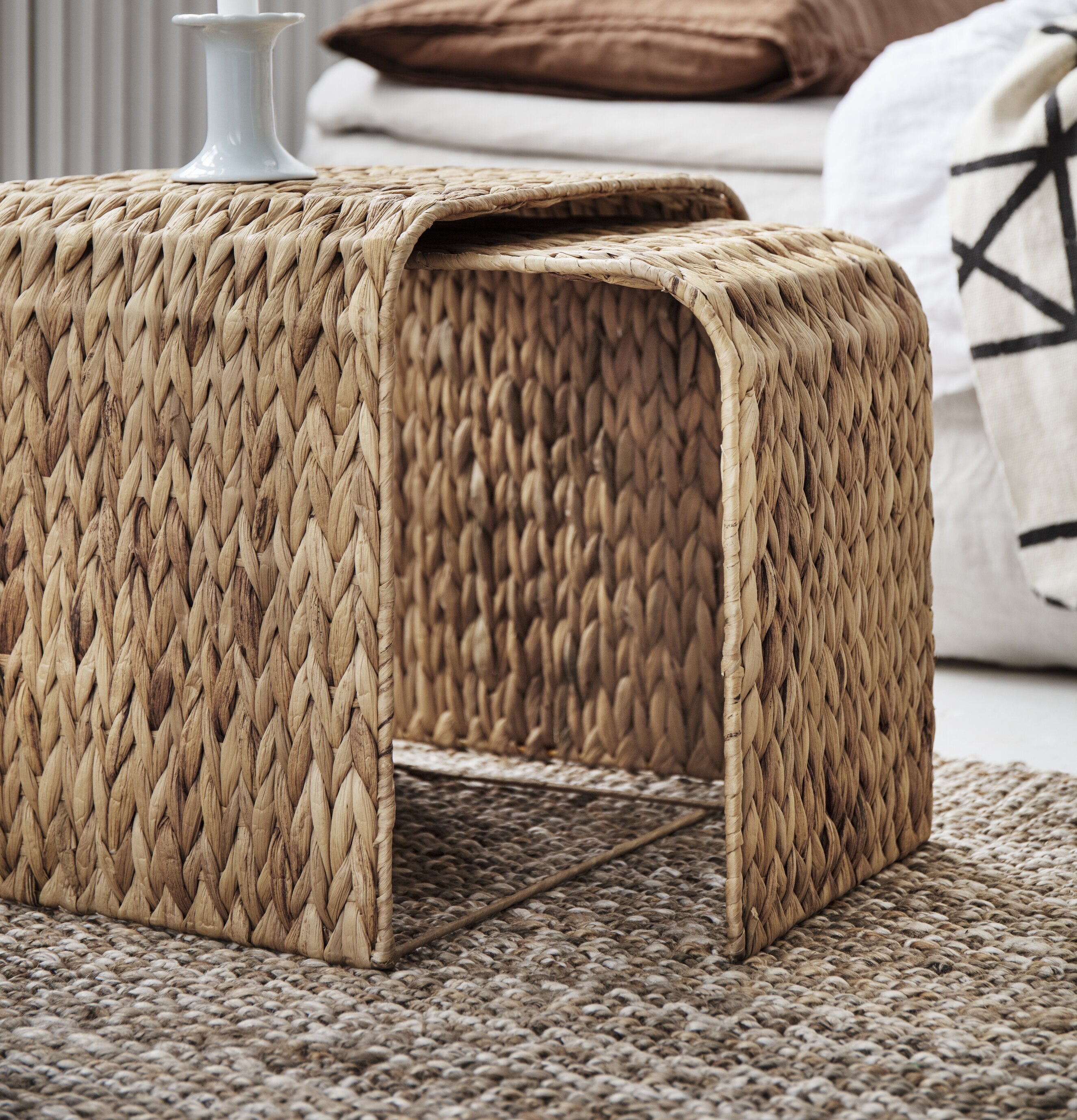 Satsbord Vattenhyacint 2/set från Dixie i ljus inomhusmiljö