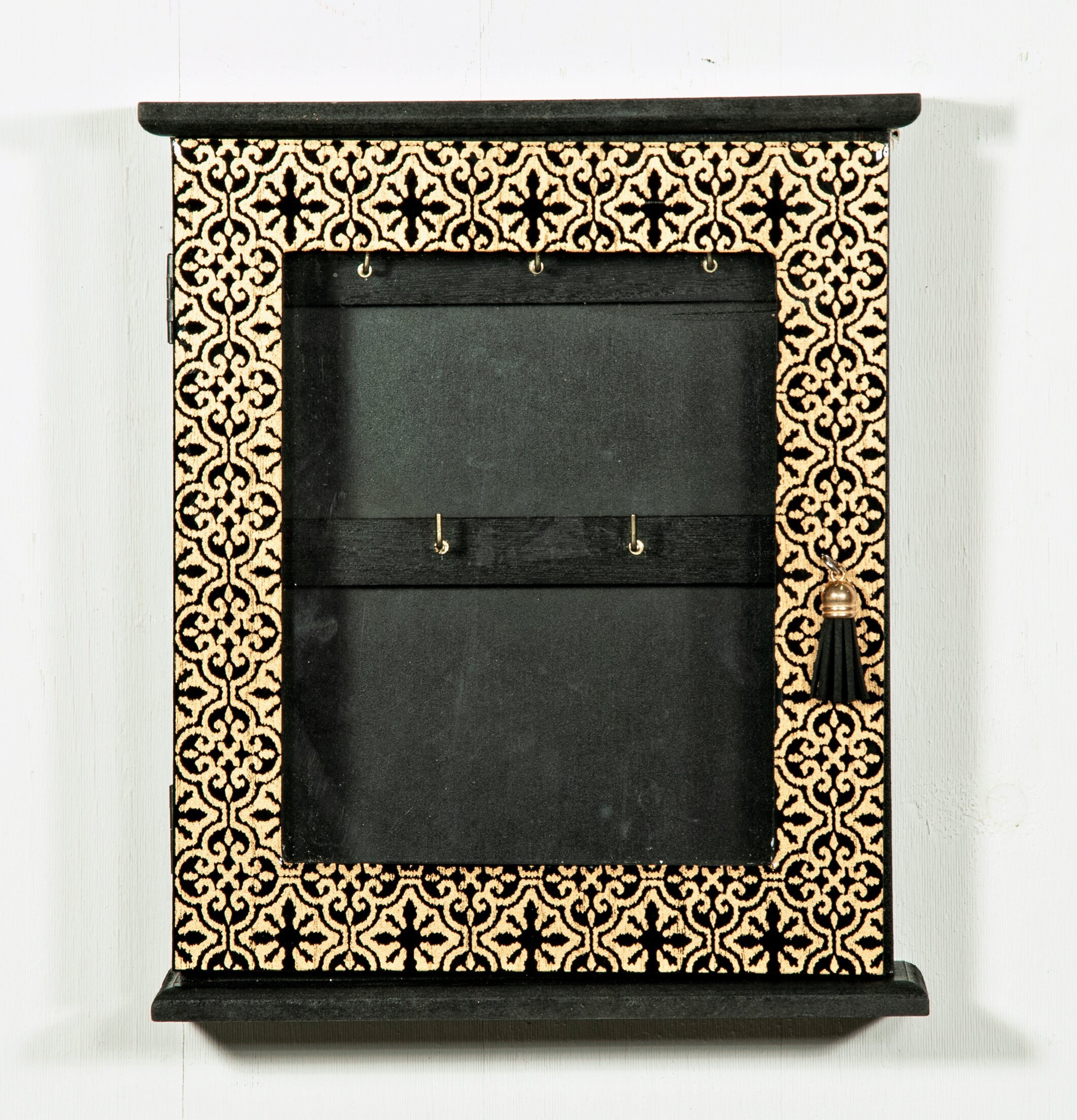 Nyckelskåp Hastings från Trademan på vit panelvägg