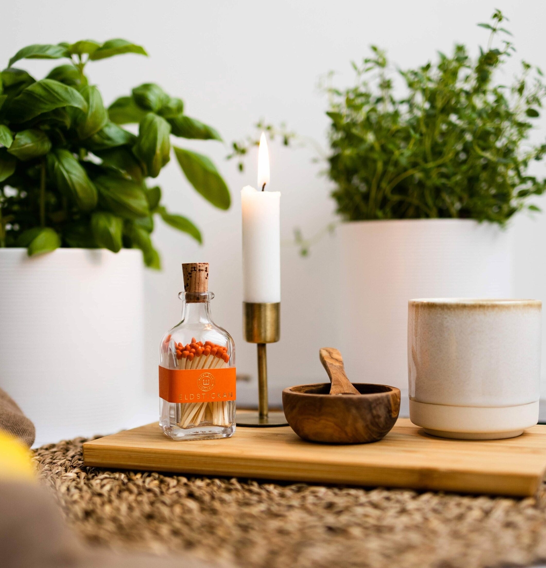 Tändstickor Liten Eld från Eldstickan i glasflaska med kork