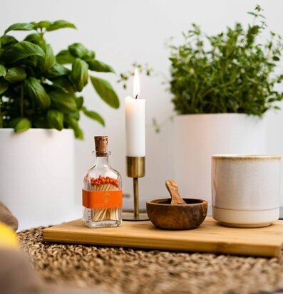 Tändstickor Liten Eld från Eldstickan i glasflaska med kork