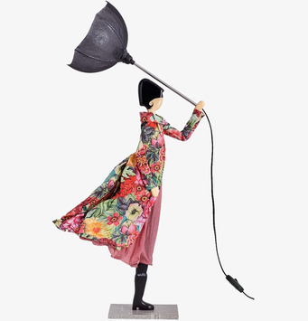 Bordslampa Olaja från Skitso med kvinnofigur och paraply