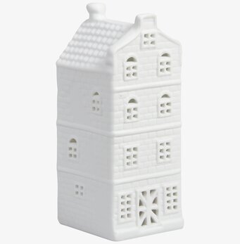 Bild av detaljrik ljuslykta i form av ett hus