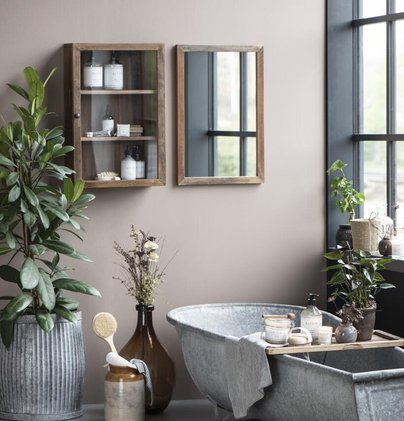 Väggskåp Unika från IB Laursen i ett stilrent badrum