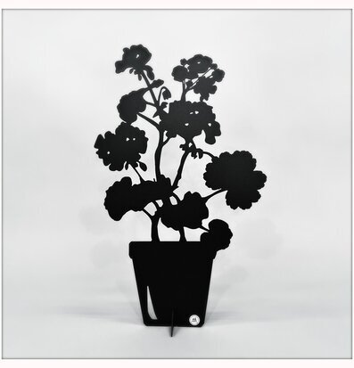 #ÄlskaPlåt Pelargon Stor Svart från Älskaplåt mot vit bakgrund