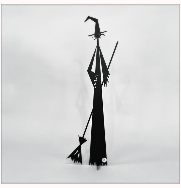 #ÄlskaPlåt Häxa plåtskulptur från Älskaplåt i siluettstil