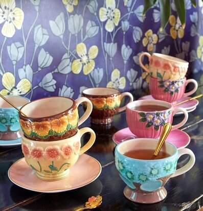 Keramikmugg Creme Flower Design från Rice på bordet