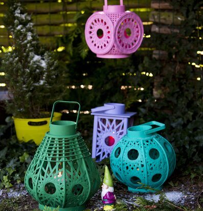 Ljuslykta Grön från Rice i vintrig naturmiljö med snö