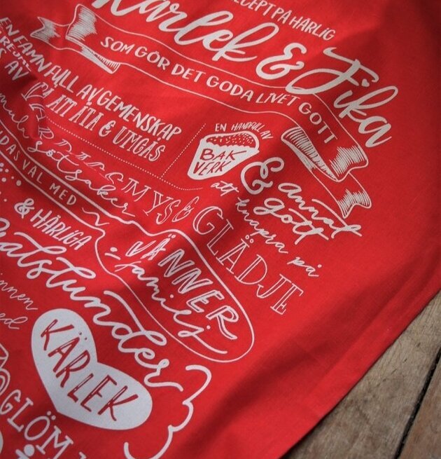 Handduk Kärlek & Fika Recept Röd från Majas Cottage