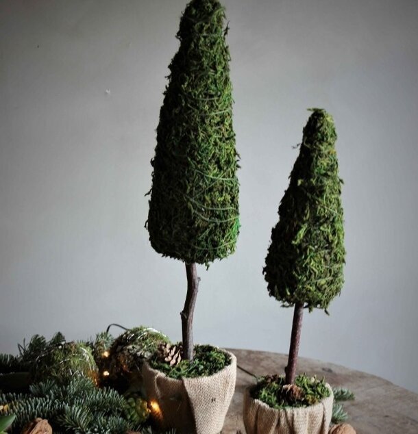 Dekorträd Låg från Majas Cottage med mossbeklädda toppar