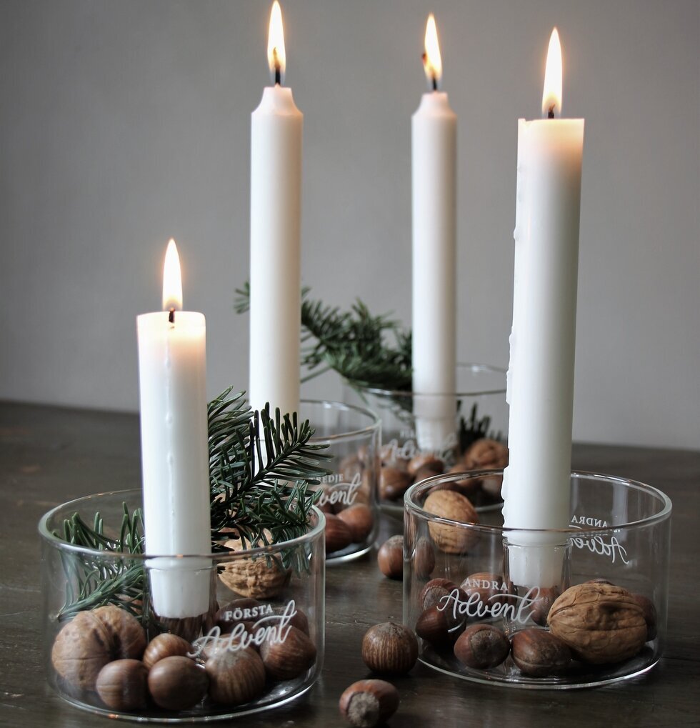 Adventslyktor Majas Cottage med text och dekorationer