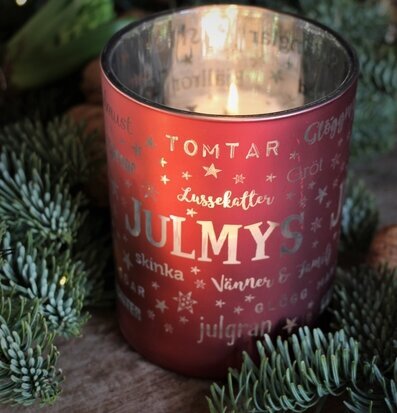 Foto av stämningsfull ljuslykta som sprider julkänsla