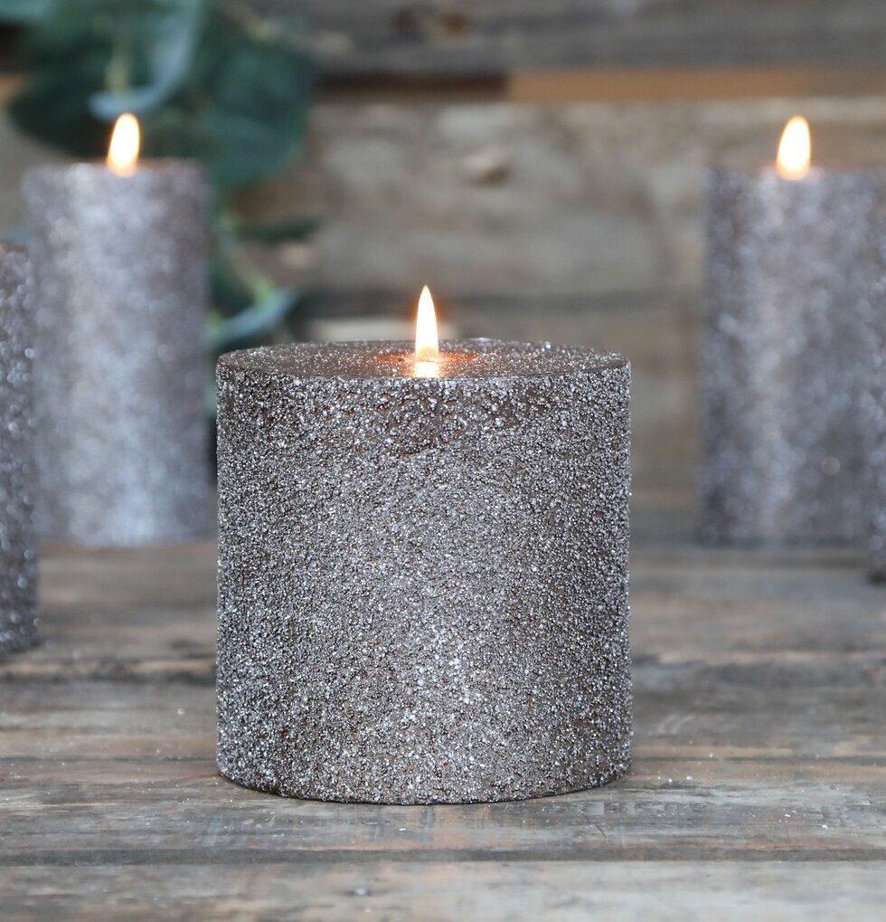 Rustik Blockljus Glitter Mocca från Chic Antique på träyta