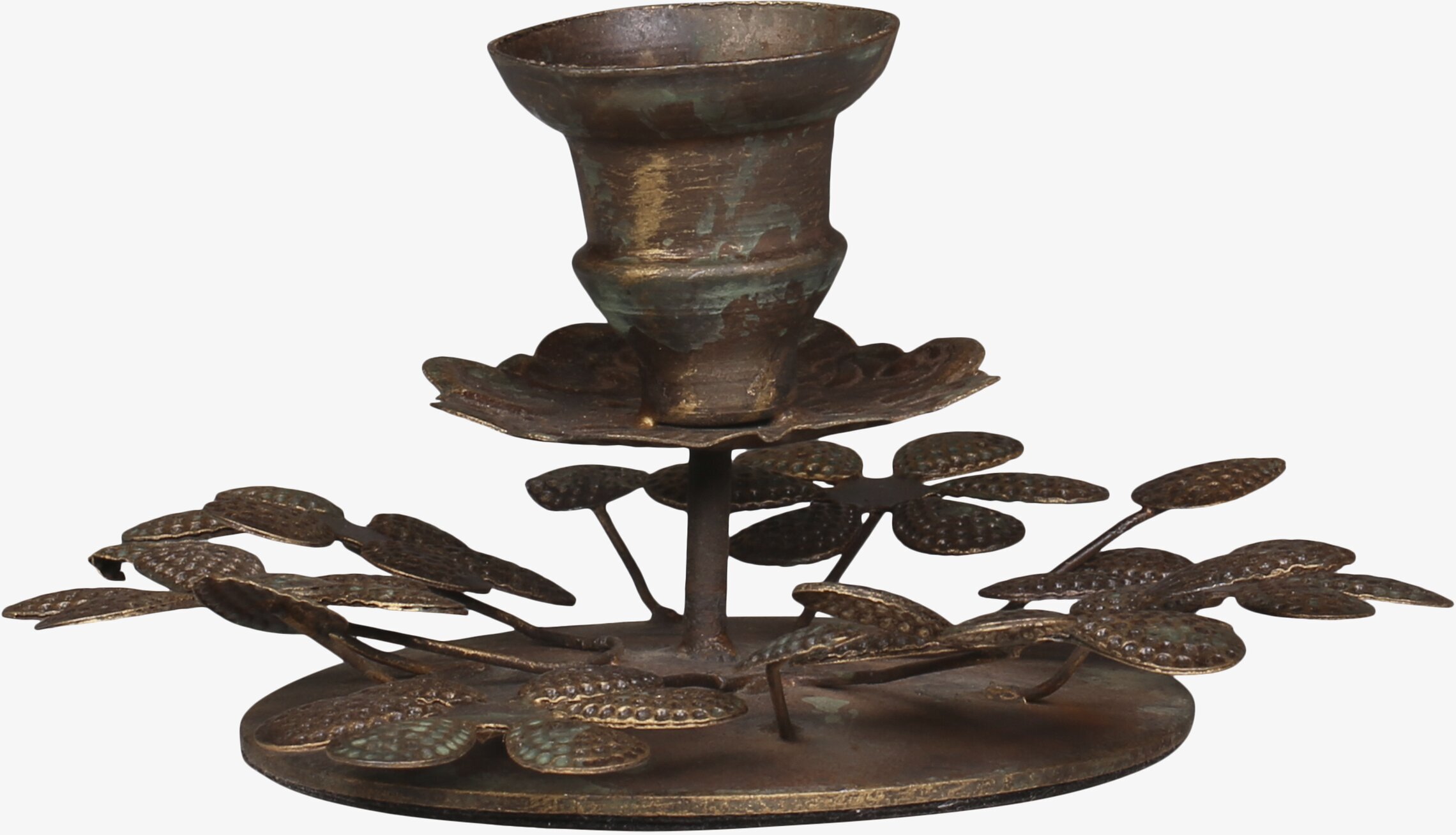 Ljusstake Bladverk från Chic Antique med bladmotiv i metall