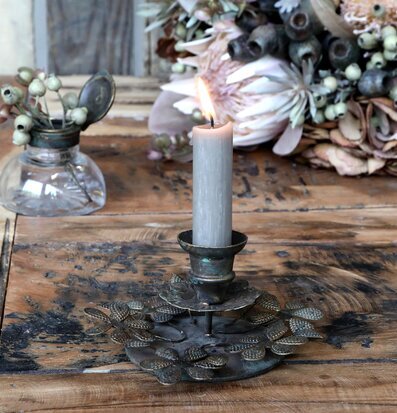 Ljusstake Bladverk från Chic Antique med rustik design