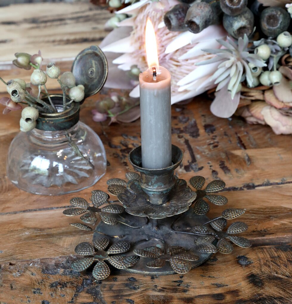 Ljusstake Bladverk från Chic Antique med rustik design