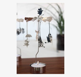 Bild av dekorativt änglaspel med Mumin-karaktärer