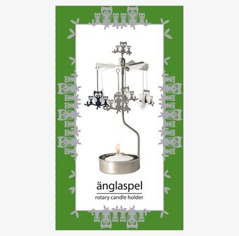 Bild av dekorativt änglaspel med ugglor och ljushållare