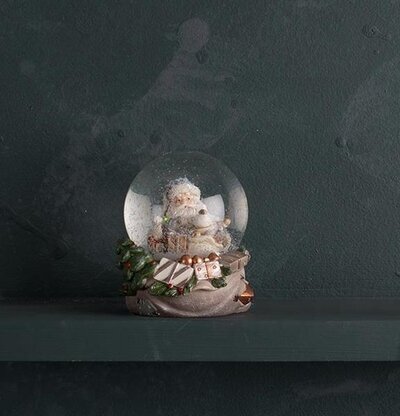 Snöglob Tomte från Multi Agentur med tomte och snöeffekt