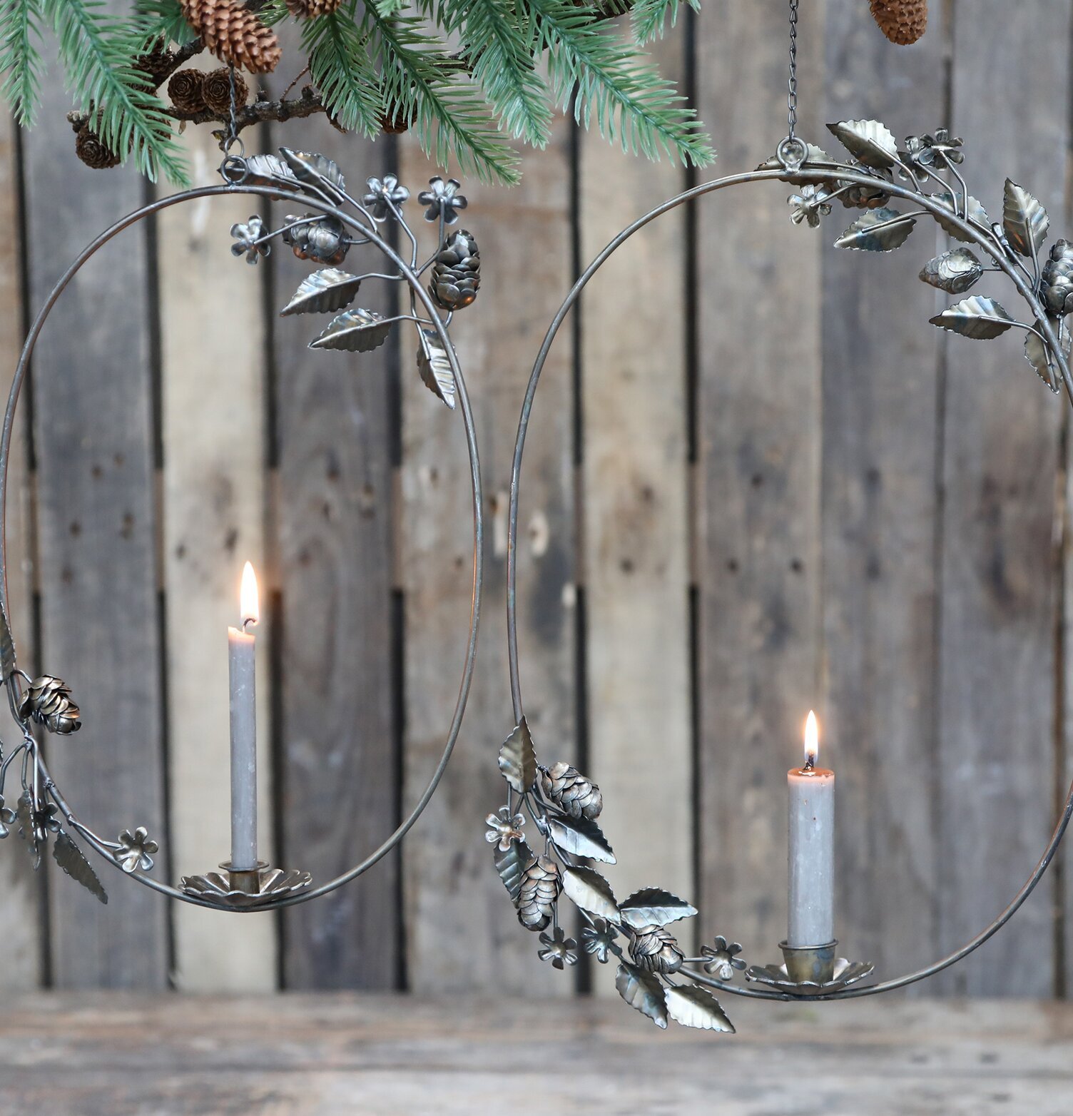 Hängande krans Antik Mässing från Chic Antique med ljus