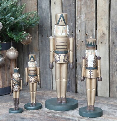 Nötknäppare Antik Guld L från Chic Antique på rustikt bord