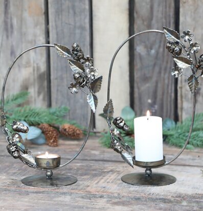 Stående Krans På Fot från Chic Antique med rustik charm