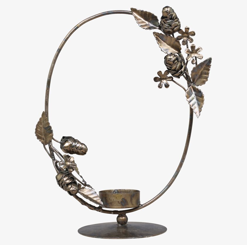 Stående Krans På Fot från Chic Antique med naturdetaljer