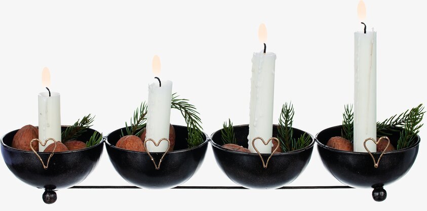 Adventsljusstake Hamrad Plåt från Different Design på bord