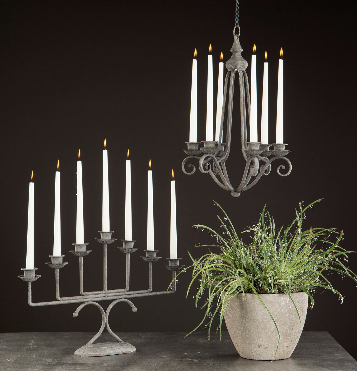 Ljusstake 7-Armad Grå från A Lot Decoration i stilrent rum