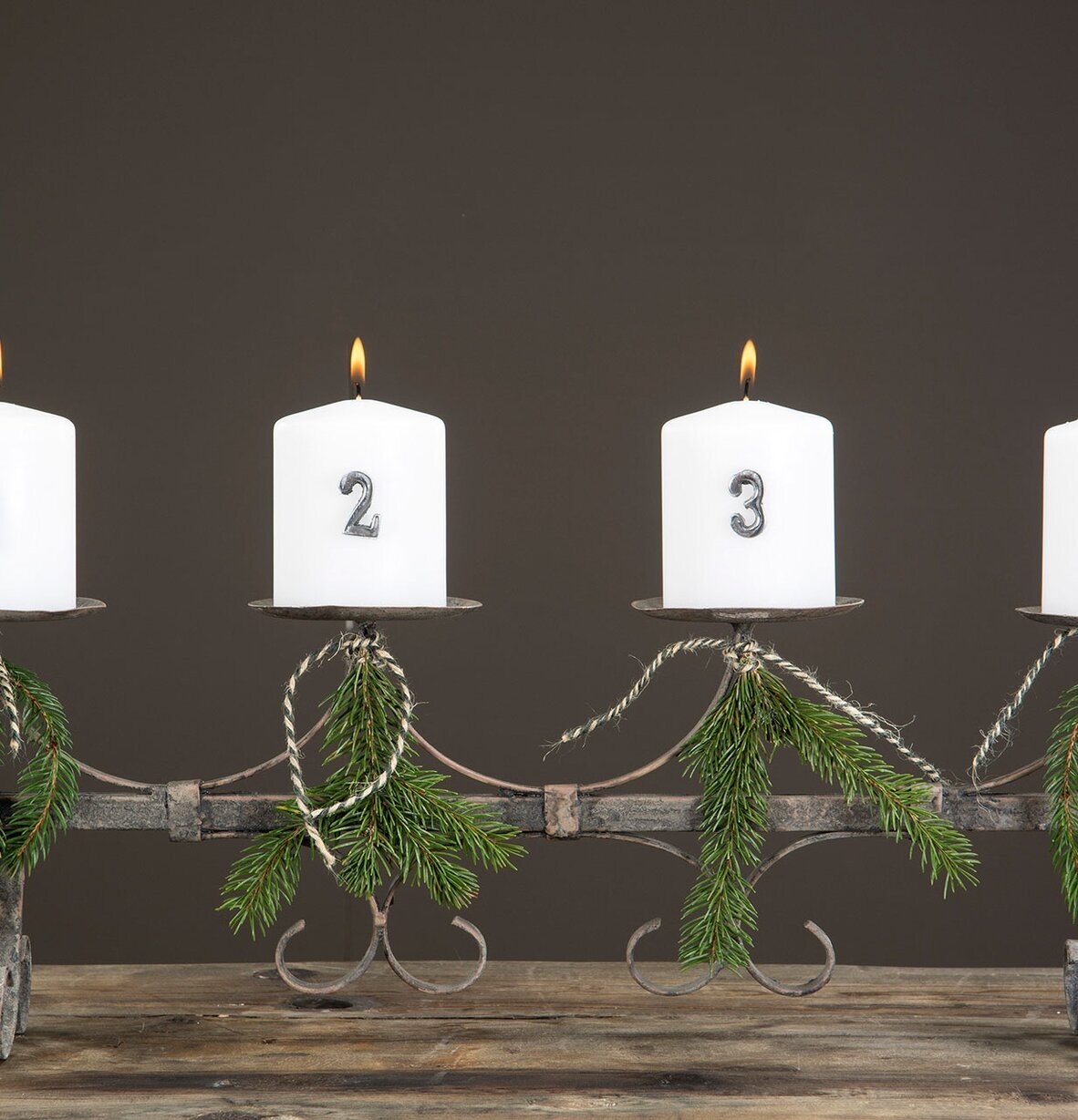 Ljusstake Blockljus från A Lot Decoration på träbord