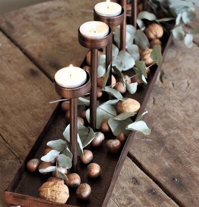 Ljushållare Cozy Antik Mässing från Majas Cottage på träbord