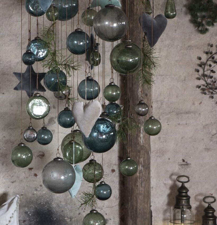 Julkula Pebbled Glass Mossgrön från IB Laursen i rustik miljö