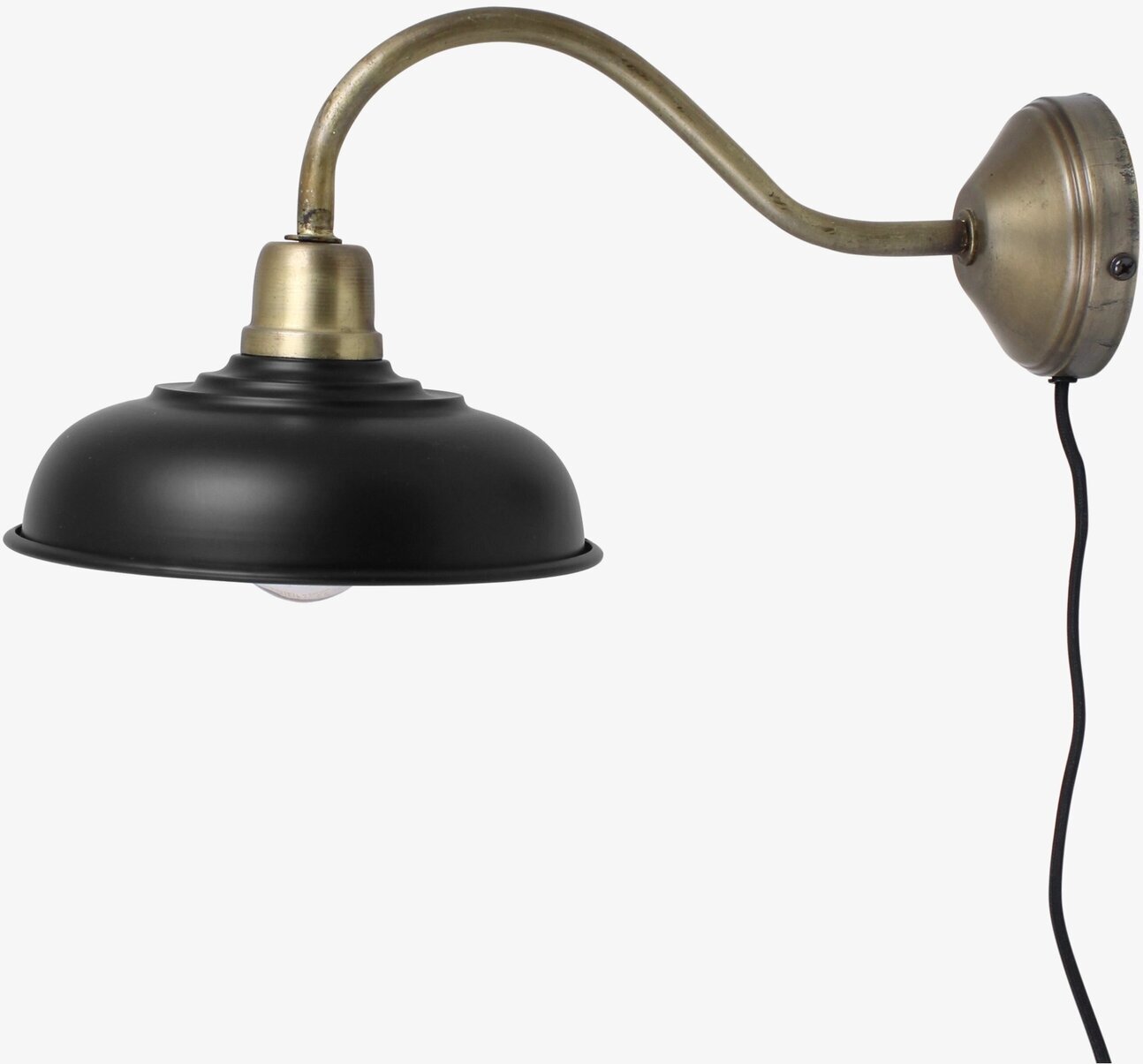 Vägglampa Birgith Svart från Strömshaga med mässingsdetalj