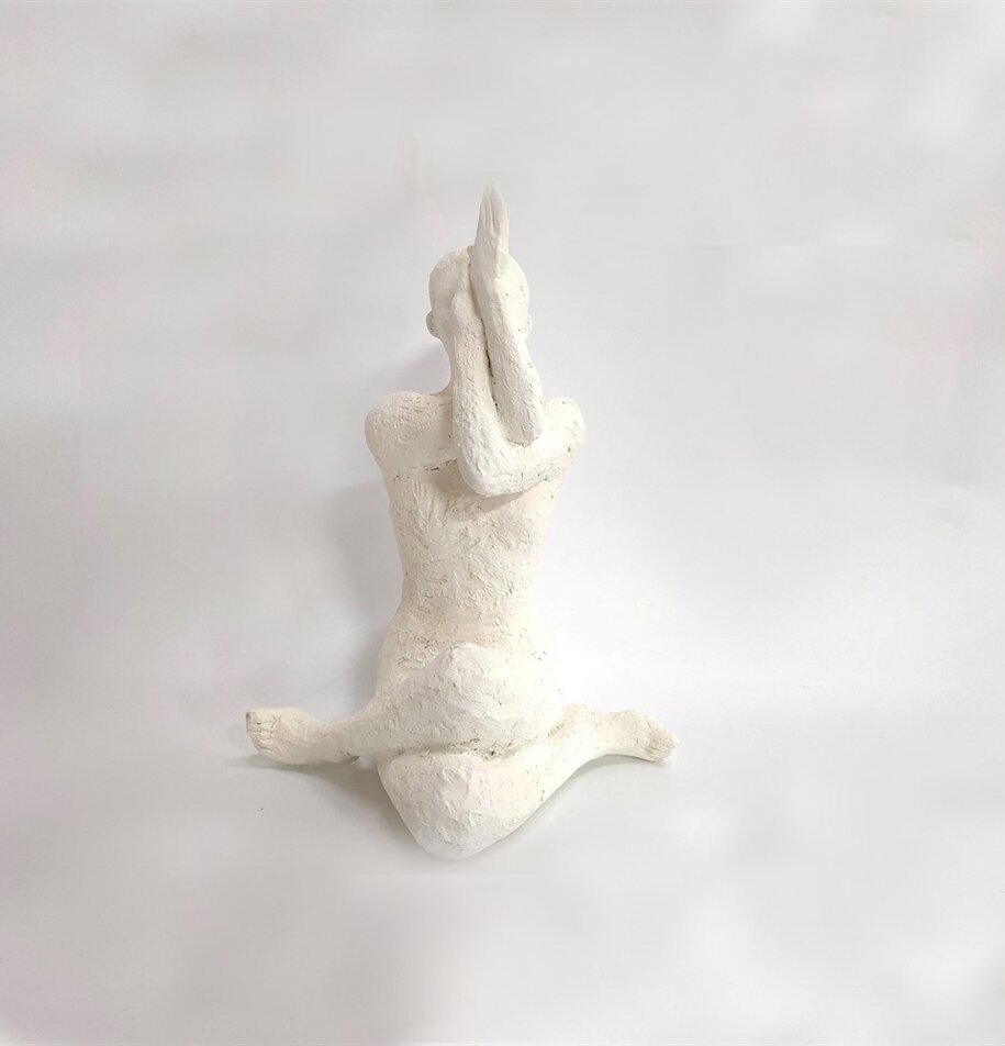 Yoga Lomasi Vit från Nääsgränsgården i elegant yogapose