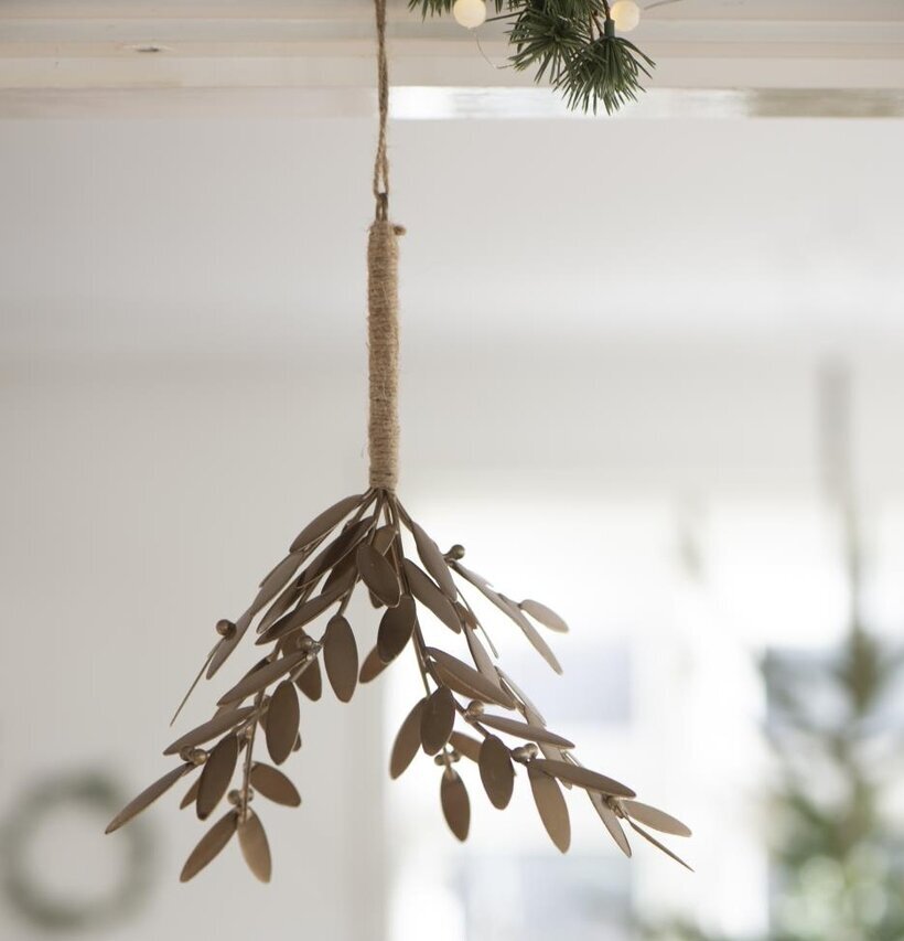 Mistel Guld från IB Laursen i gyllene metall med natursnöre