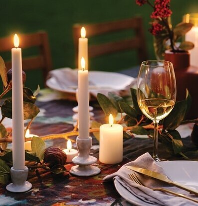 Uyuni Kronljus LED 2-Pack Nordic White från Uyuni på bord