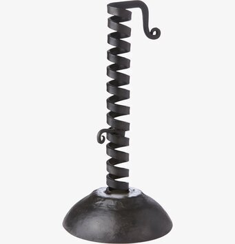 Thor Ljusstake från Affari med robust, spiralformad design