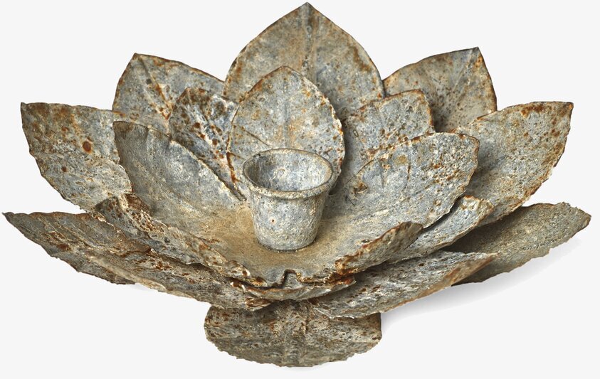 Ljusstake Näckros från I AM Interior med rustik finish