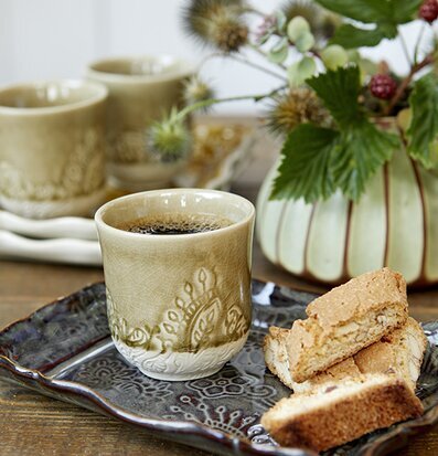 Espresso Cup Arabesque Sand från Sthål på rustik träyta
