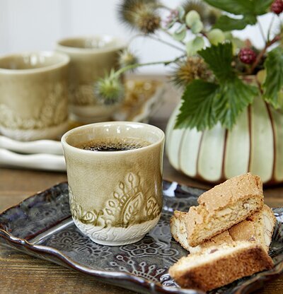 Espresso Cup Arabesque Sand från Sthål på rustik träyta