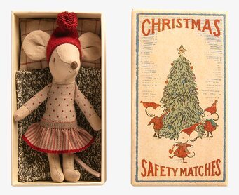 Tändsticksask Julmus Big Sister från Maileg i julig miljö