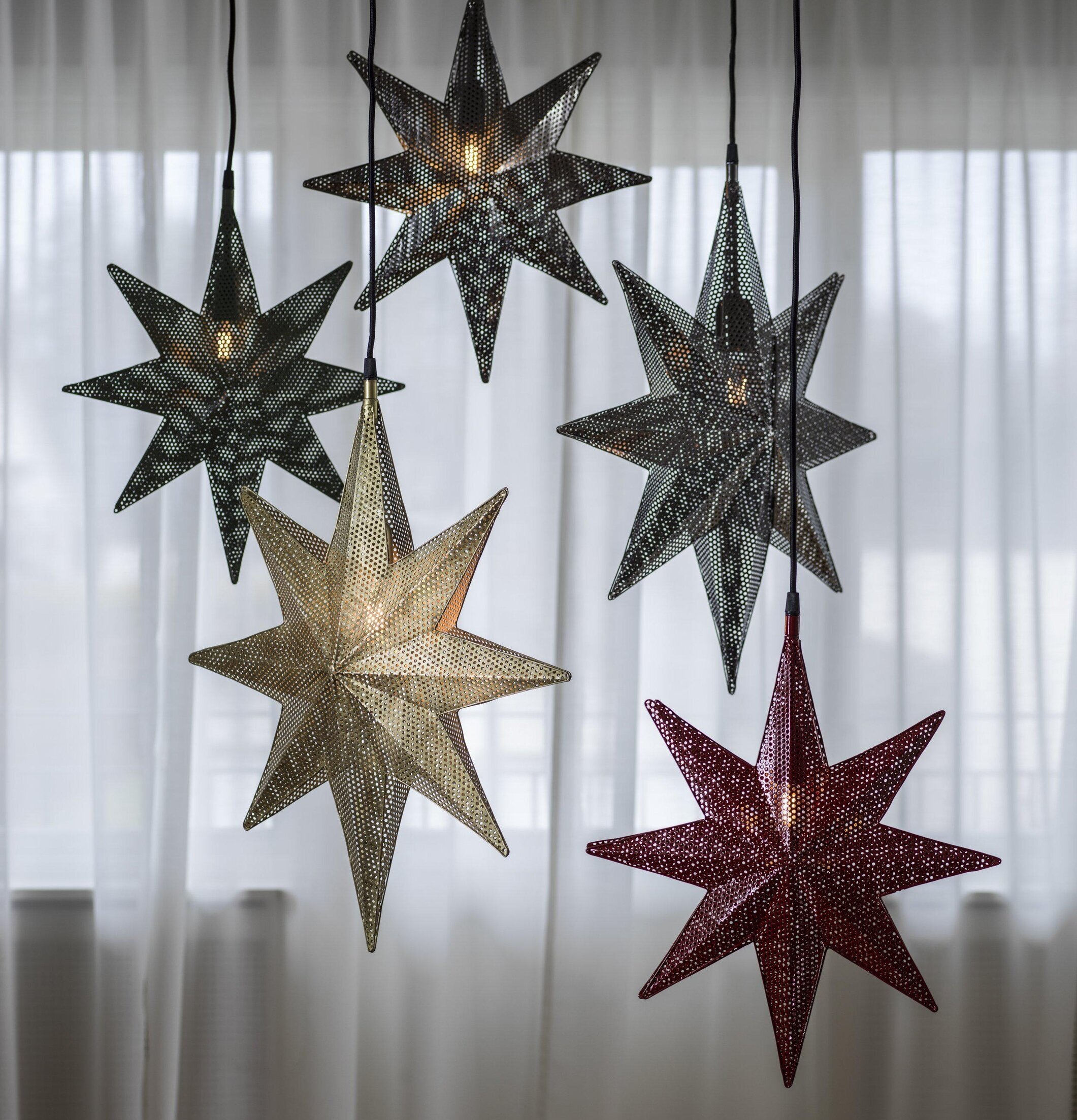 Stjärna Capella Svart Nickel 40 Cm från PR Home i fönster