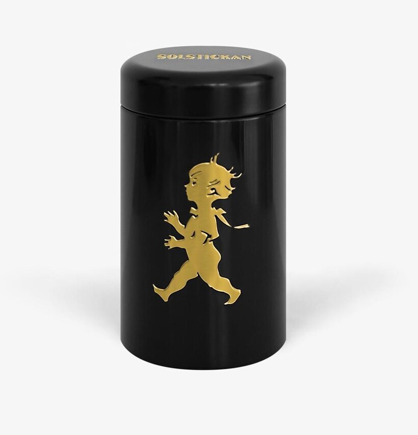 Tändsticksrör Svart/Guld från Solstickan på vit bakgrund