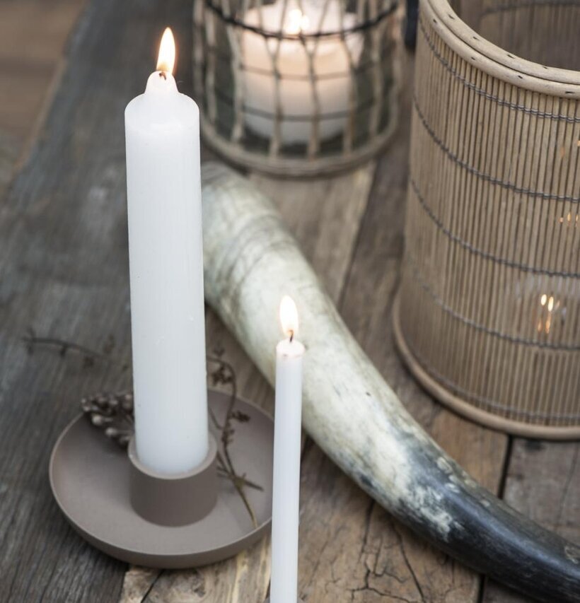 Ljushållare Milky Brown från IB Laursen på rustikt träbord