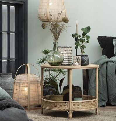 Golvlampa Hessian från IB Laursen i ett naturligt rum