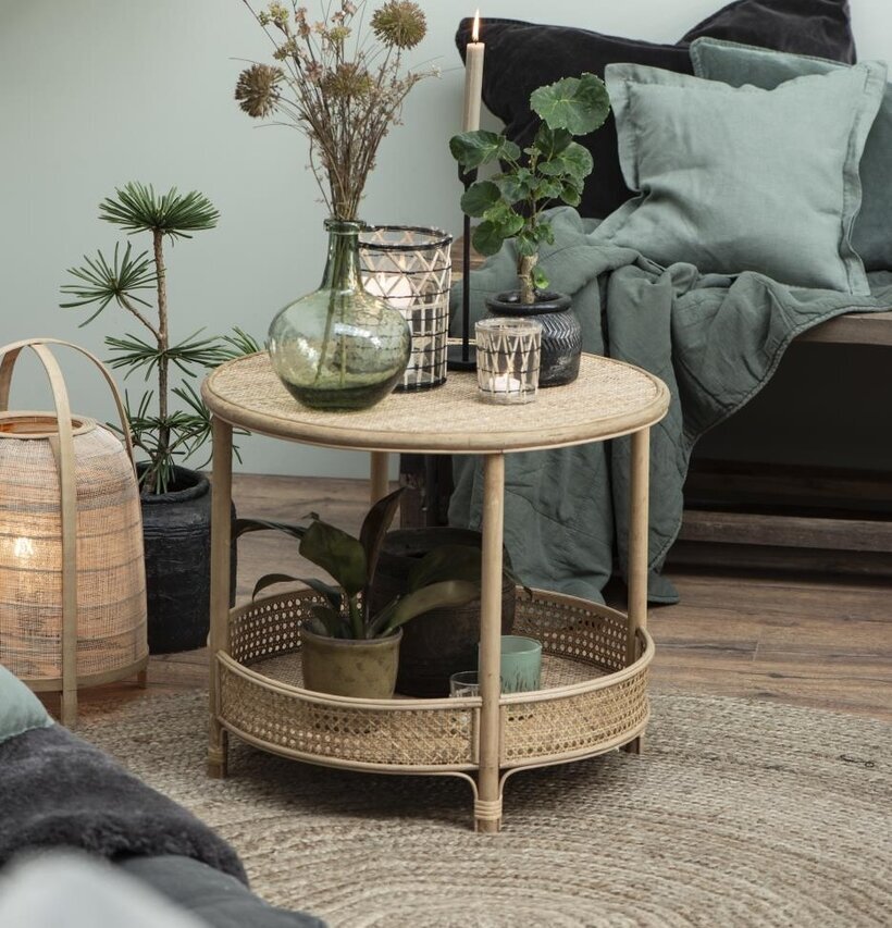 Sidobord Rotting från IB Laursen med dekorativa föremål