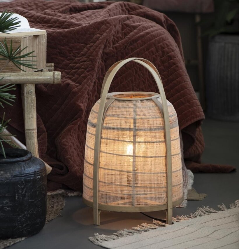 Golvlampa Hessian från IB Laursen i en hemtrevlig miljö