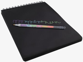 Ooly Tutti Fruitti Scented Gel Pens på svart anteckningsbok