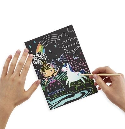 Ooly Scratch & Scribble Art Kit – Princess Garden i användning