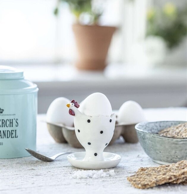 Äggkopp Höna Vit från Nääsgränsgården på ett frukostbord